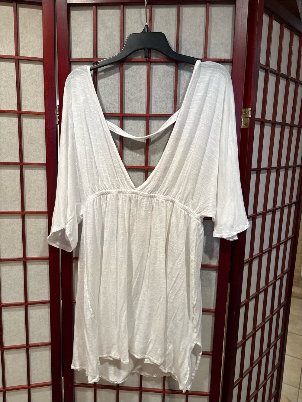 VENUS White Sleeveless V-Neck Lightweight Top